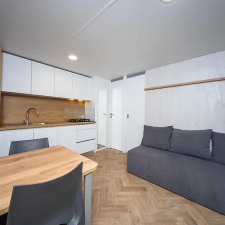 Mobile Homes Lovisca Premium 제제라