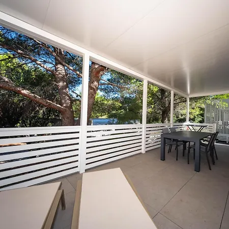 פארק נופש Mobile Homes Lovisca Premium *