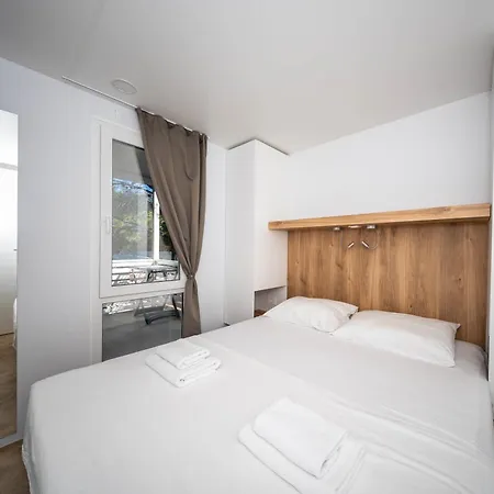 Mobile Homes Lovisca Premium 제제라