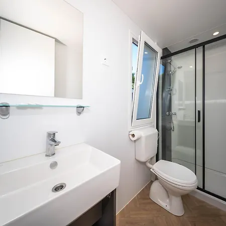 홀리데이파크 Mobile Homes Lovisca Premium 제제라
