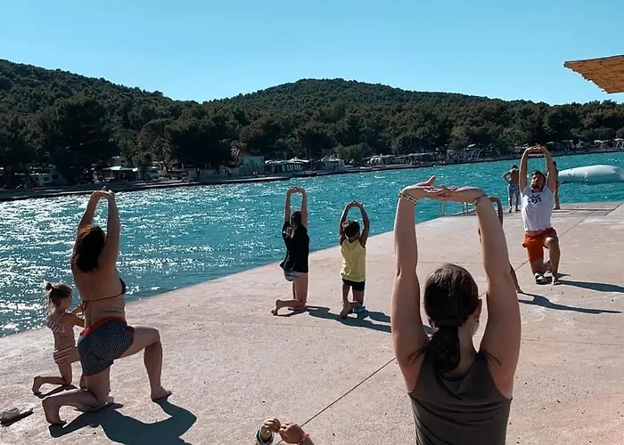 פארק נופש Mobile Homes Lovisca Premium *