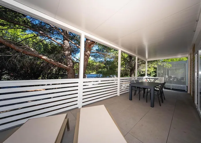 פארק נופש Mobile Homes Lovisca Premium *