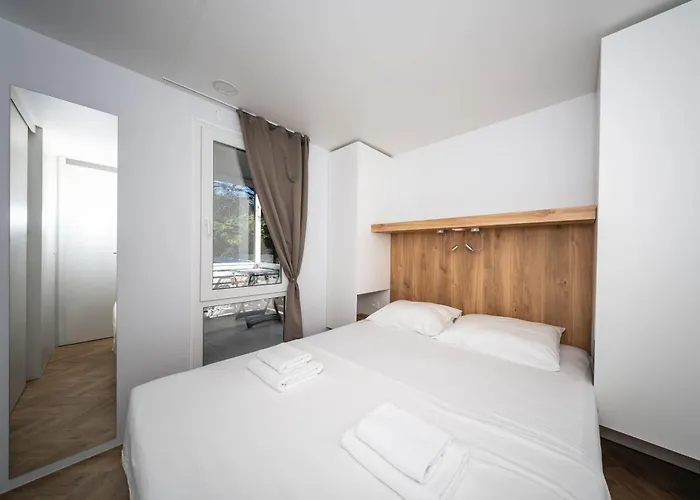 Mobile Homes Lovisca Premium יזרה